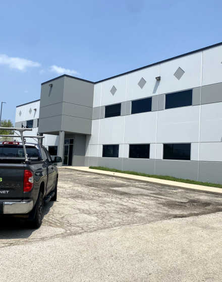 Warehouse exterior painting in Lemont project photo